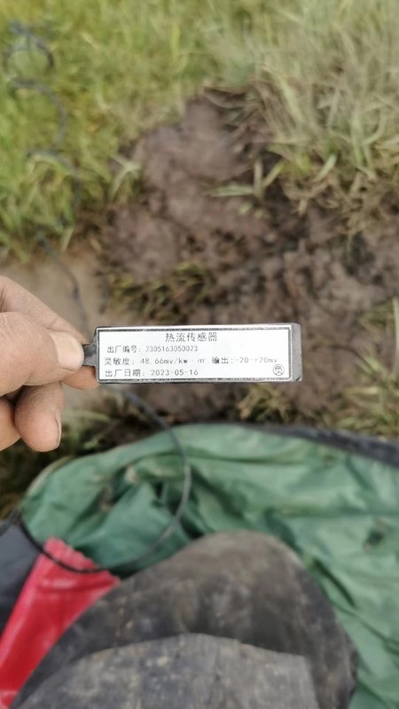 土壤热通量监测系统安装验收完成！